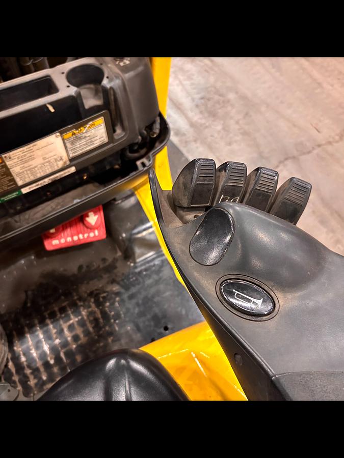 Used 12,000 POUND CAPACITY HYSTER MODEL S120FTPRS 60" CASCADE PAPER ROLL CLAMP