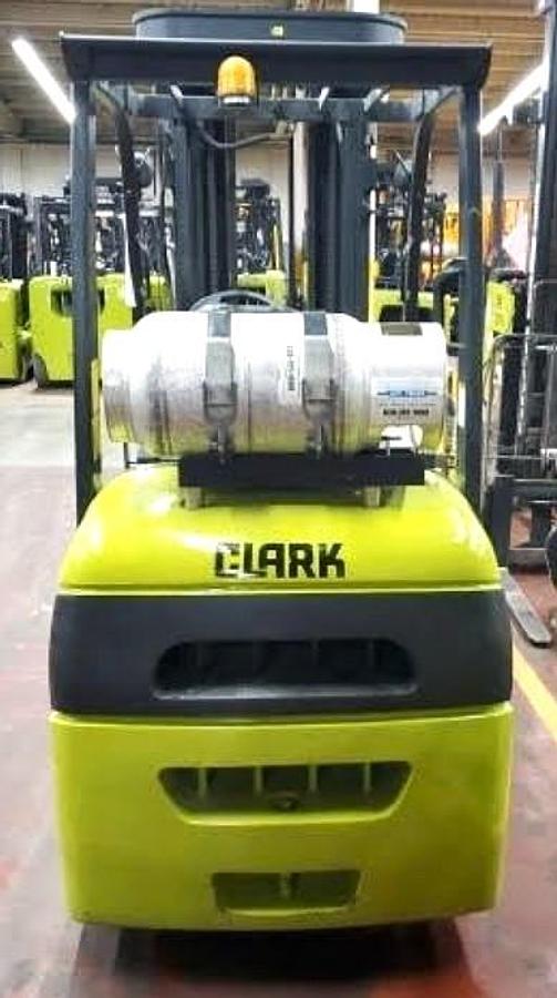 Used 6,000 LB. CLARK C30C LH95"/RH276"