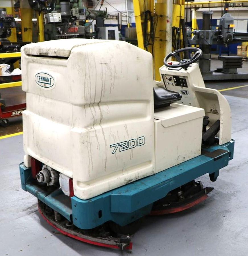 Used TENNANT MODEL 7200 INDUSTRIAL RIDER/SCRUBBER