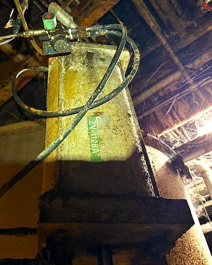 Used DEZURIK PNEUMATIC KNIFE GATE VALVE SIZE 24