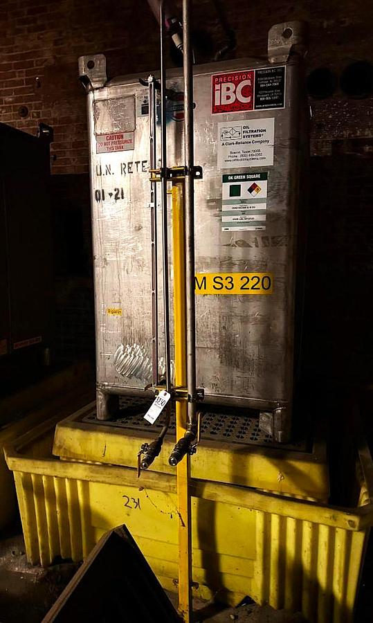 Used 550 GALLON PRECISION IBC 304 STAINLESS STEEL CHAMICAL TANK