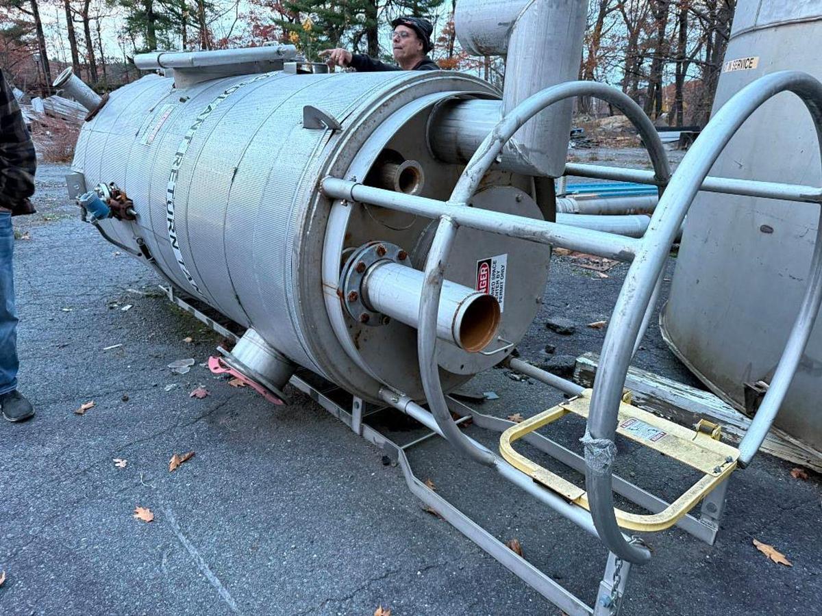 Used 870 GALLON SAVANNAH STAINLESS STEEL TANK