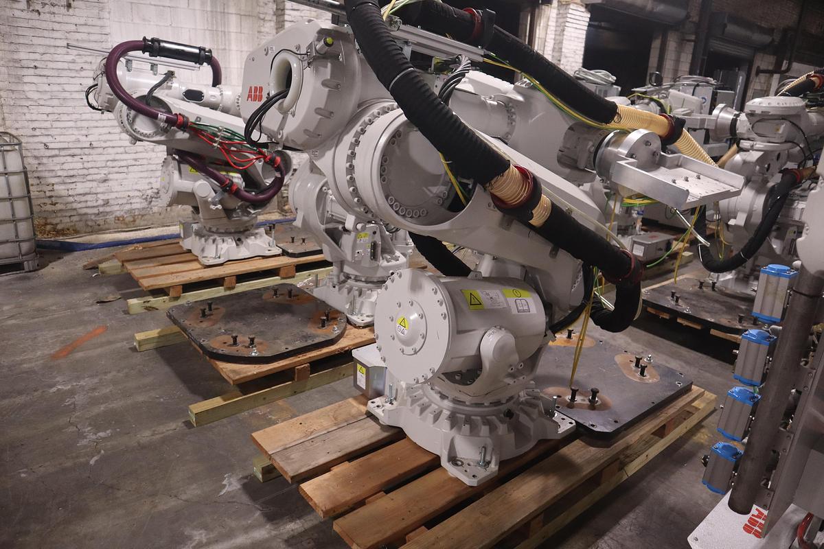 ABB MODEL IRB 6700-300/2.70 ROBOT 6-AXIS MANUFACTURED 2021