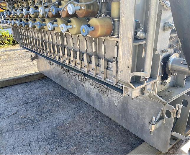 Used 107" (2.71M)  GL&V S/S PRESSURIZED HEADBOX MFG. 1988