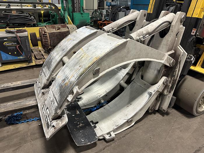 Used 12,000 POUND YALE FORKLIFT MODEL GLC120VXPRS TRIPLE STAGE LOW MAST MANUFACTURED 2019 W/ 72" CLAMP