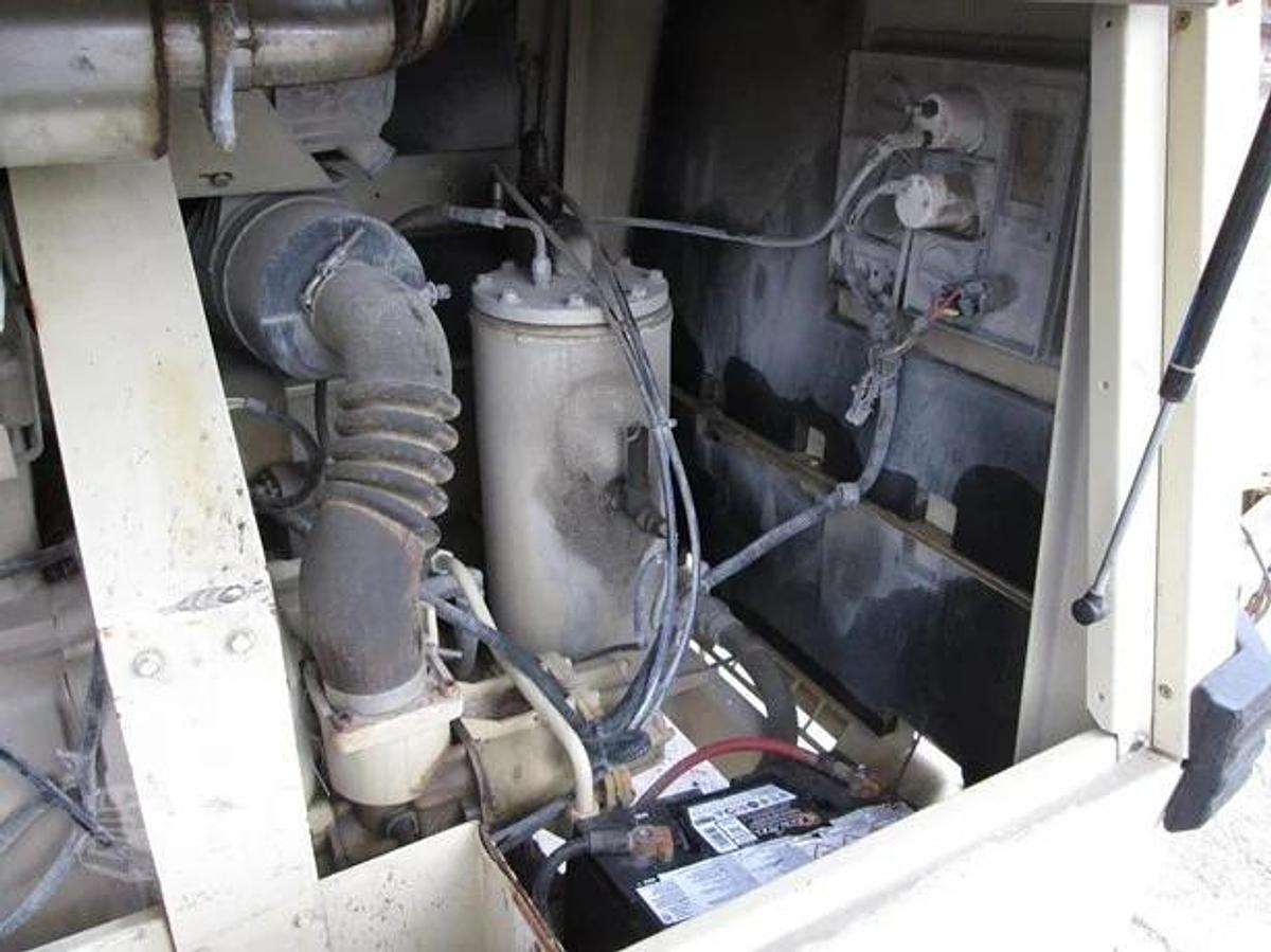 Used INGERSOLL-RAND MODEL P185WJD PORTABLE COMPRESSOR