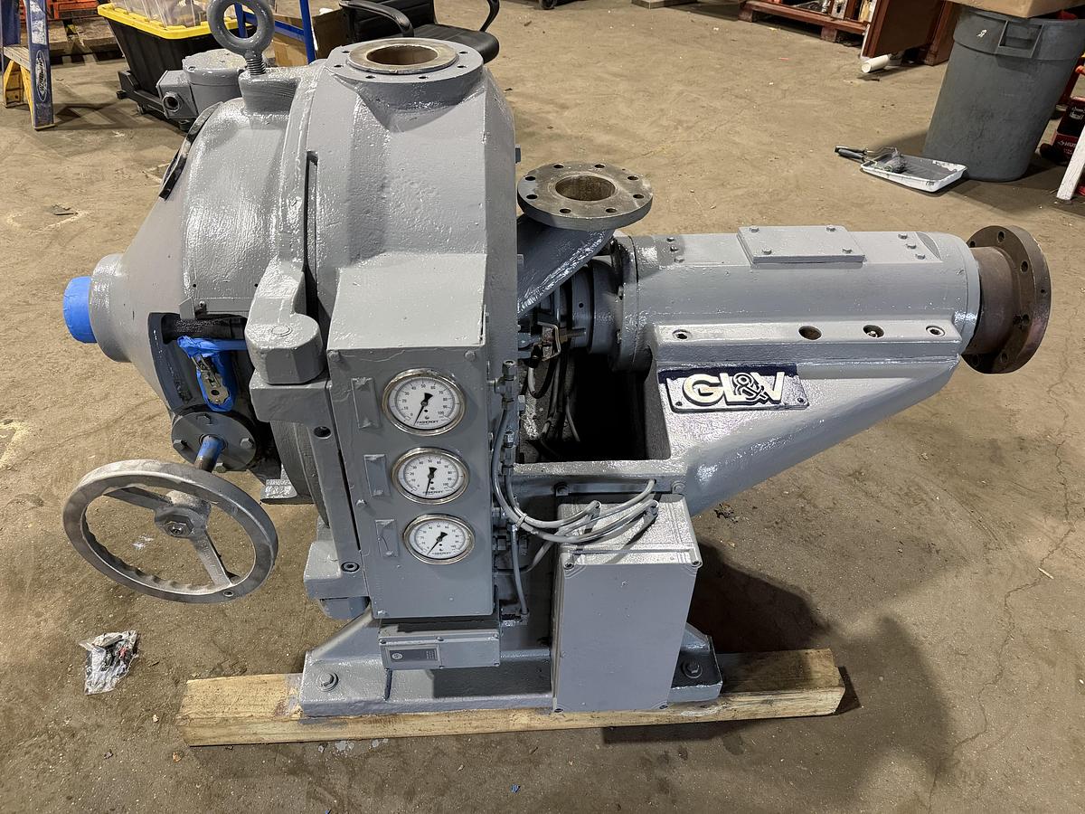 Used BELOIT DD4000 SERIES 24" DISC REFINER WITH NEW PLATES PLATES