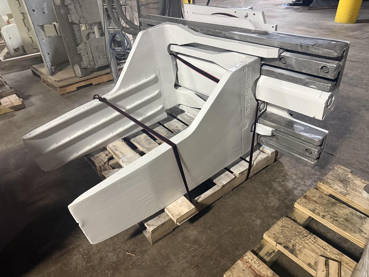 Used CASCADE BALE CLAMP ATTACHMENT CLASS III 