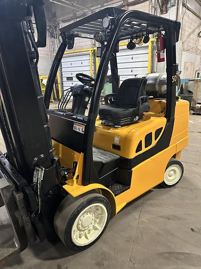 Used 8,000 POUND CAPACITY YALE GLC080VXNGSE88 FORKLIFT SIDESHIFTER AND FORK POSITIONER - ON HOLD (NEEDS WORK)