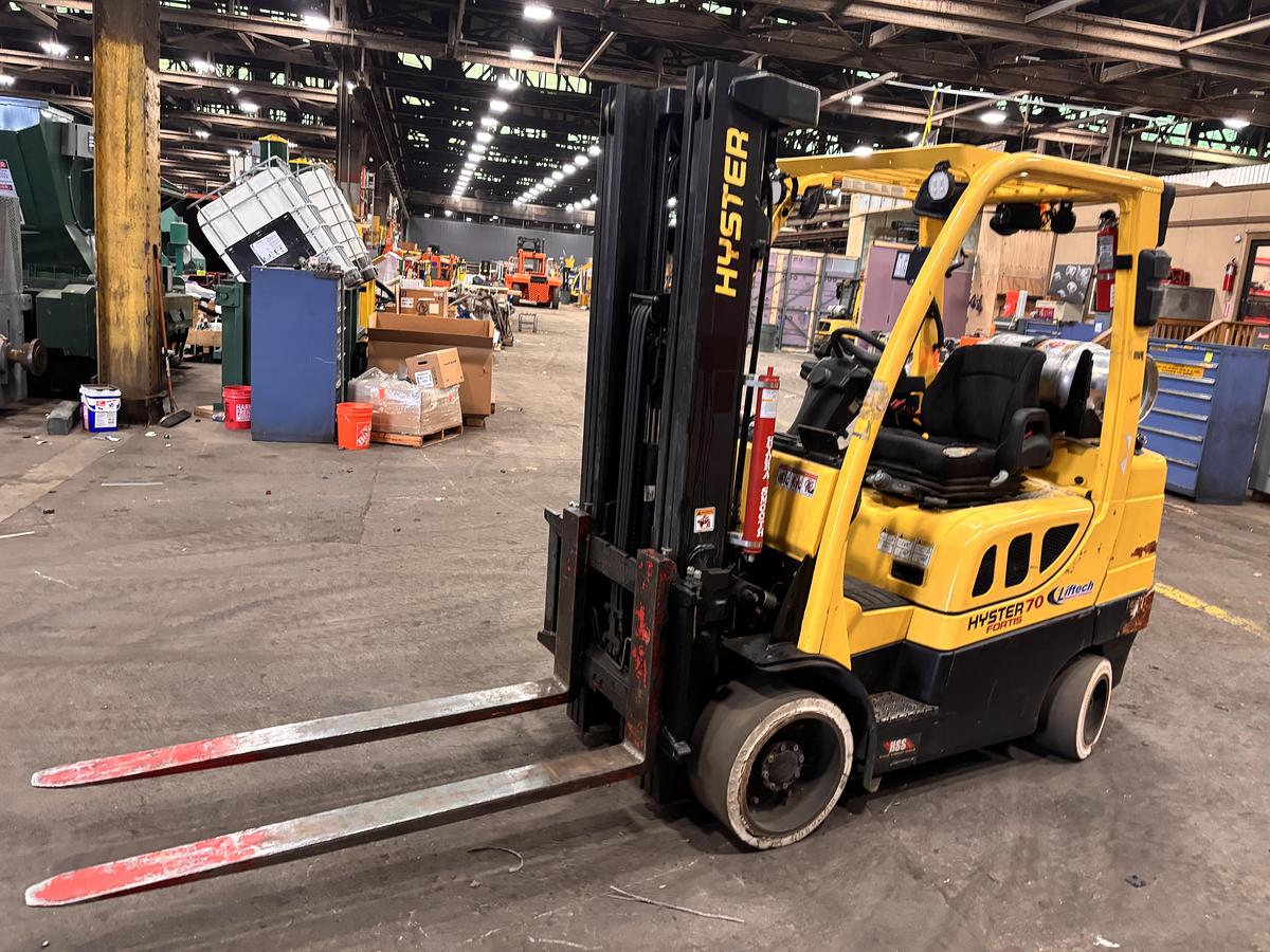 Used 7,000 POUND HYSTER MODEL S70FT FORKLIFT 