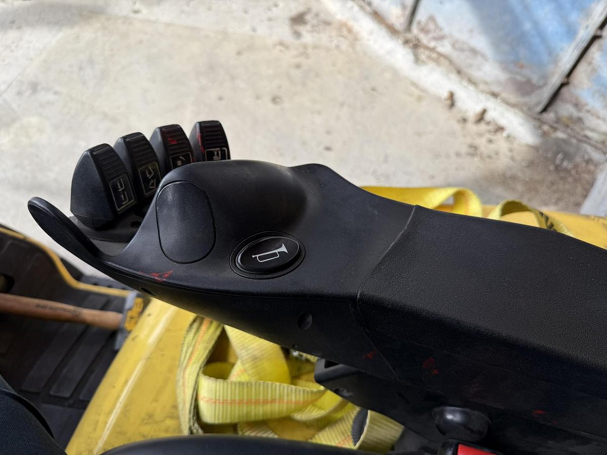 Used 6,000 POUND HYSTER MODEL E60XM2-33 ELECTRIC FORKLIFT