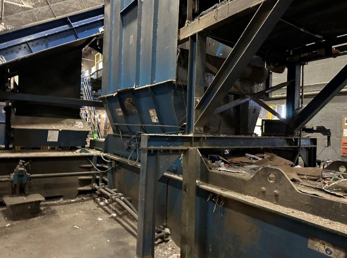 Used HARRIS TWO RAM BALER MODEL 240 T100 MFG 2013 - 200HP