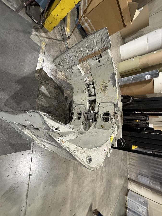 Used 12000 LB YALE ELECTRICL ROLL CLAMP TRUCK WITH CASCADE CLAMP MODEL ERC120VHN48TE094