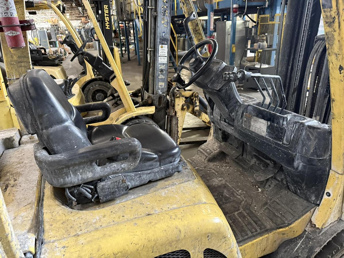 6,000 POUND HYSTER S60FT FORKLIFT 