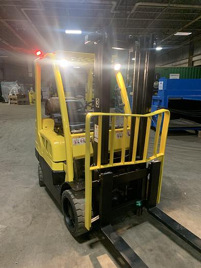 Used 6,000 POUND HYSTER S60FT FORKLIFT 2-STAGE MAST