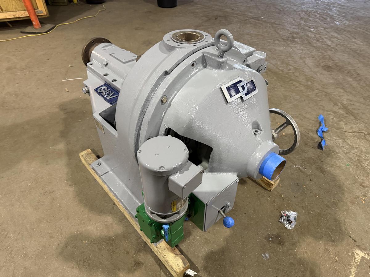Used BELOIT DD4000 SERIES 24" DISC REFINER WITH NEW PLATES PLATES