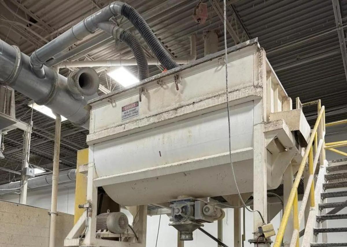 Used STAINLESS STEEL RIBBON BLENDER 200 CUBIC FEET 