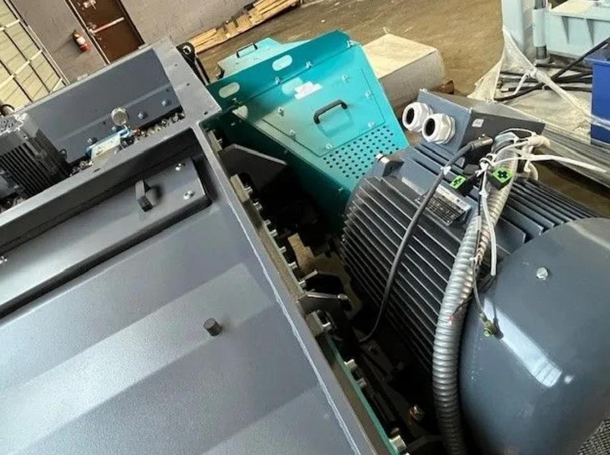 Used 52" WIDE VECOPLAN SINGLE SHAFT SHREDDER FOR 150HP MODEL VAZ 1300 M FF - NEVER USED