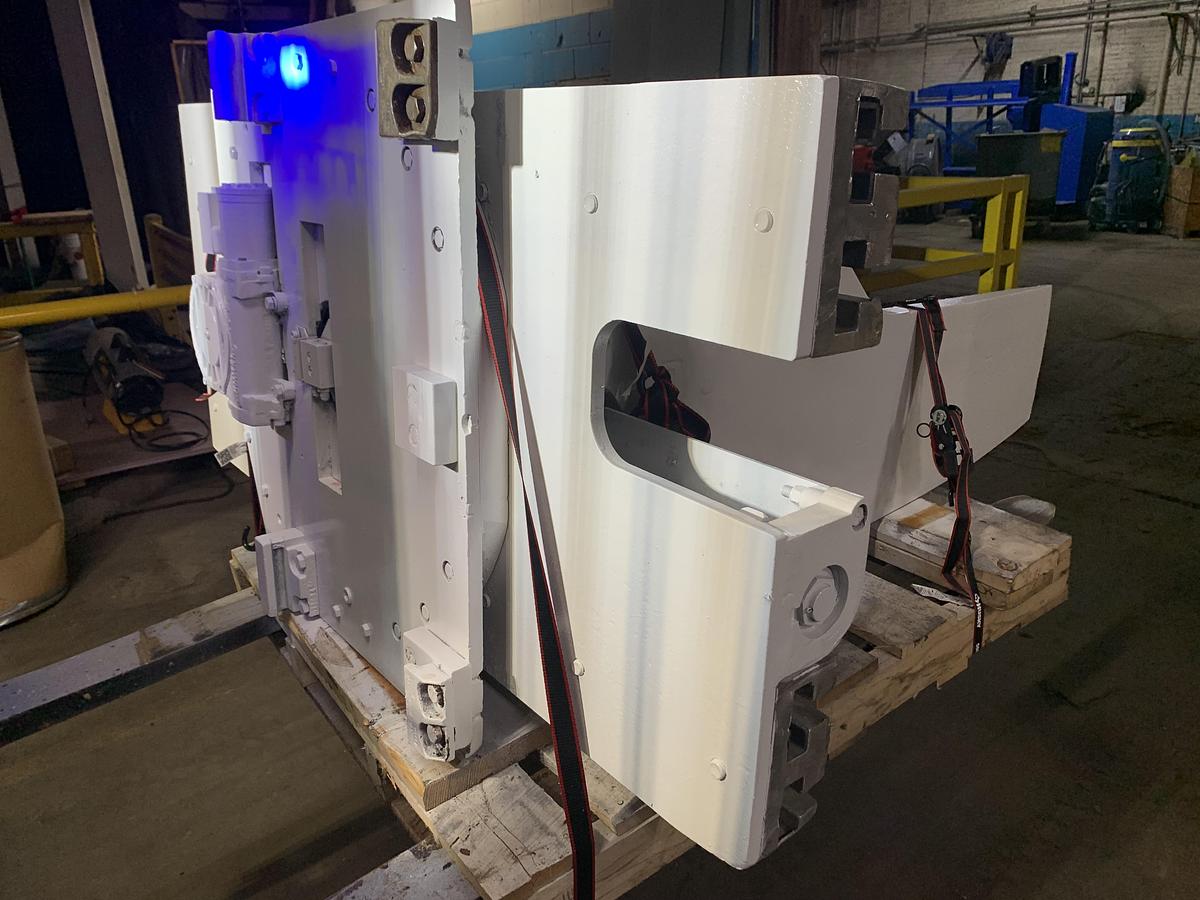 Used CASCADE BALE CLAMP ATTACHMENT CLASS III (ORIGINALLY ON 8,000 POUND FORKLIFT)