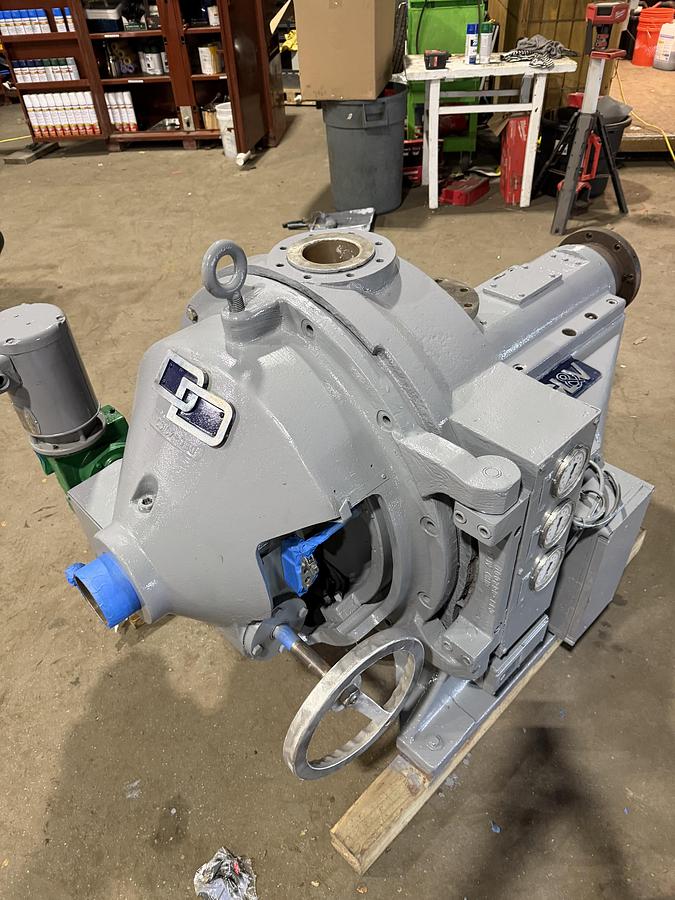 Used BELOIT DD4000 SERIES 24" DISC REFINER WITH NEW PLATES PLATES