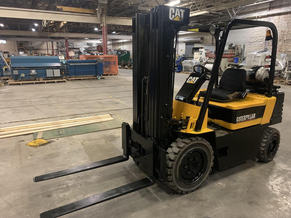 Used 5,000 LB. CATERPILLAR MDL V50E 3-STAGE MAST LH92"/RH173" 4-WAY HYDRAULIC VALVE CLASS IV