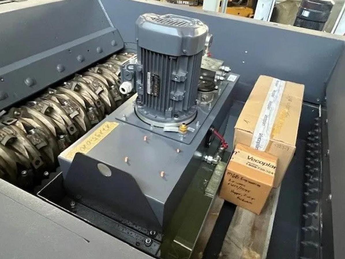 Used 52" WIDE VECOPLAN SINGLE SHAFT SHREDDER FOR 150HP MODEL VAZ 1300 M FF - NEVER USED