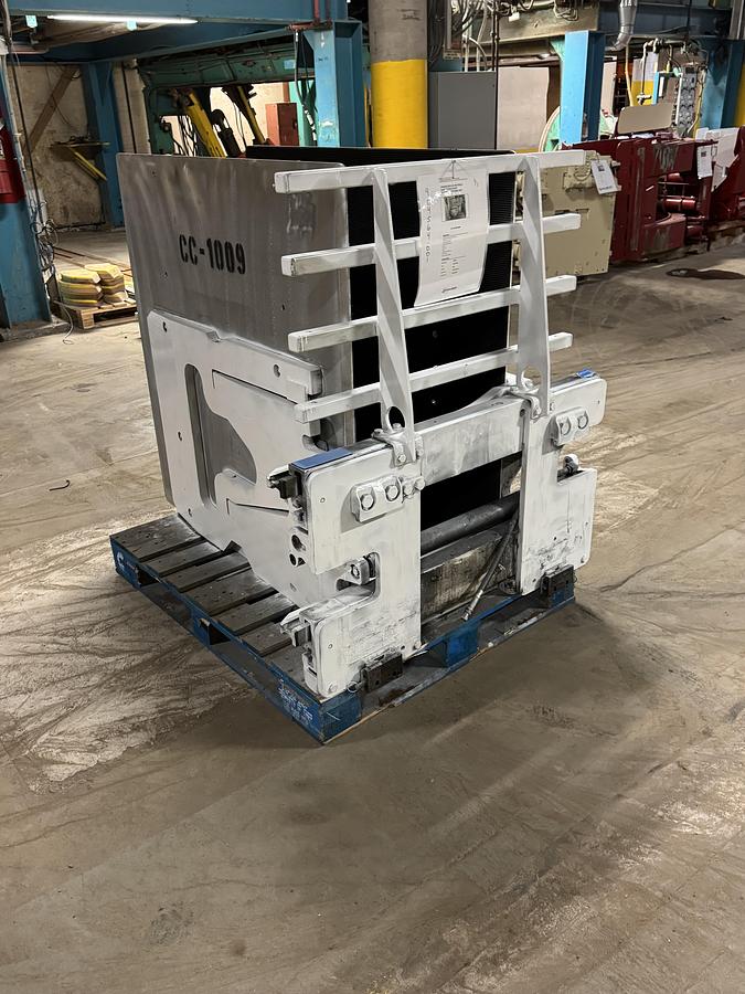 Used CASCADE 25D-CCS-35Q 2500LB CAPACITY CARTON CLAMP ATTACHMENT WITH SIDE SHIFT
