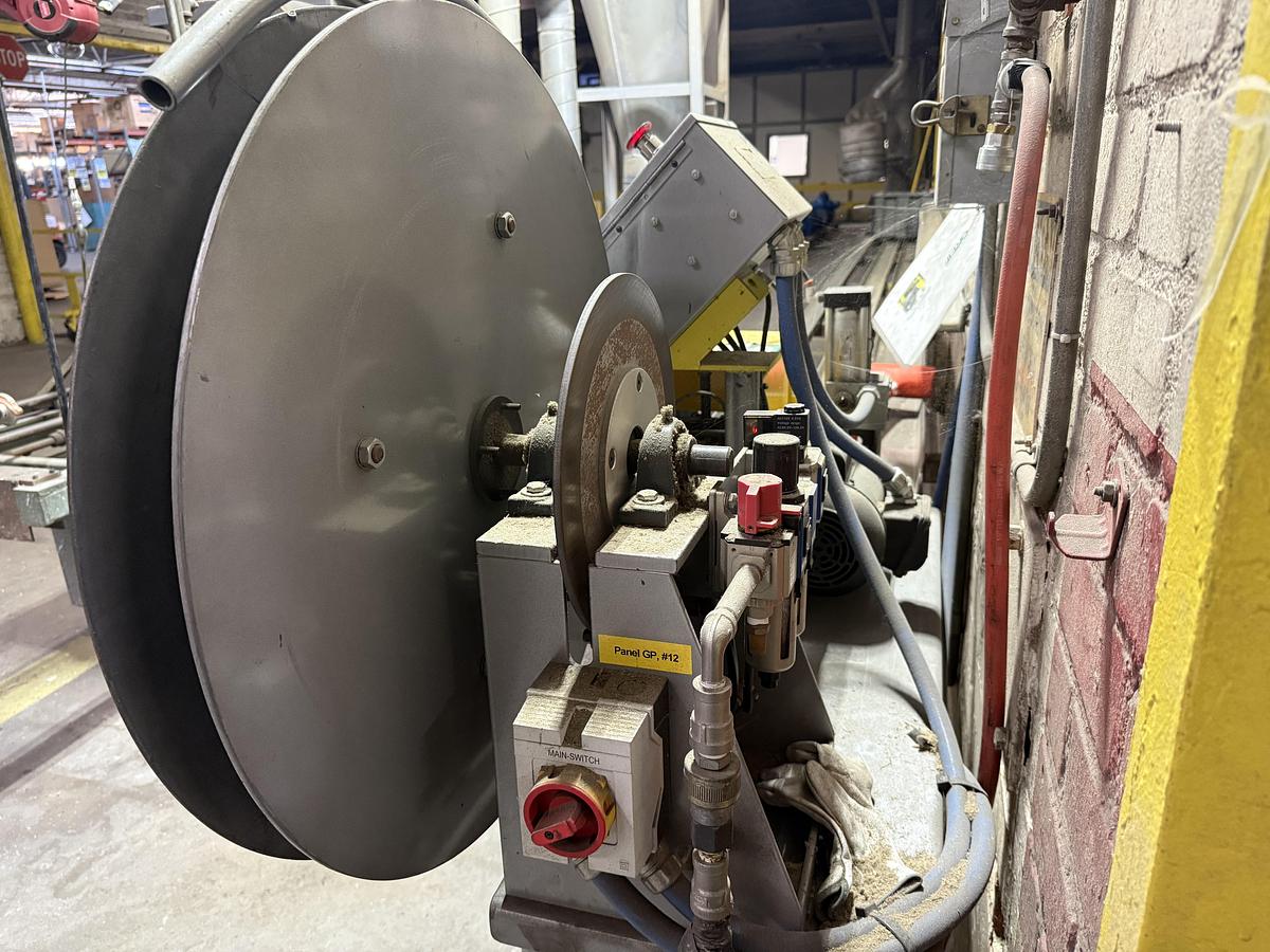 Used TRIANGLE STRAPPING EQUIPMENT TECHNOLOGIES  MODEL 440 "CTL" STRAP CUT TO SIZE UNIT