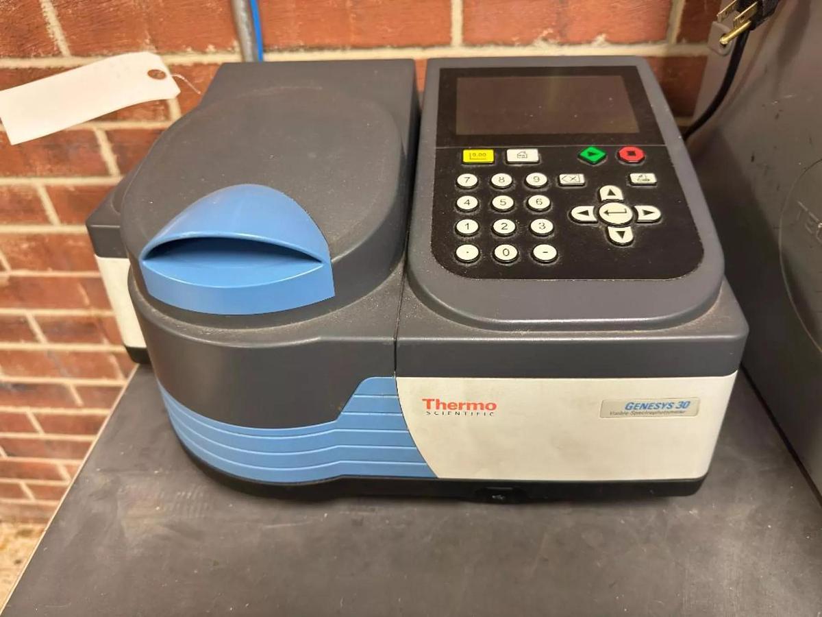 Used THERMO SCIENTIFIC GENESYS 30 VISIBLE SPECTROPHOTOMETER