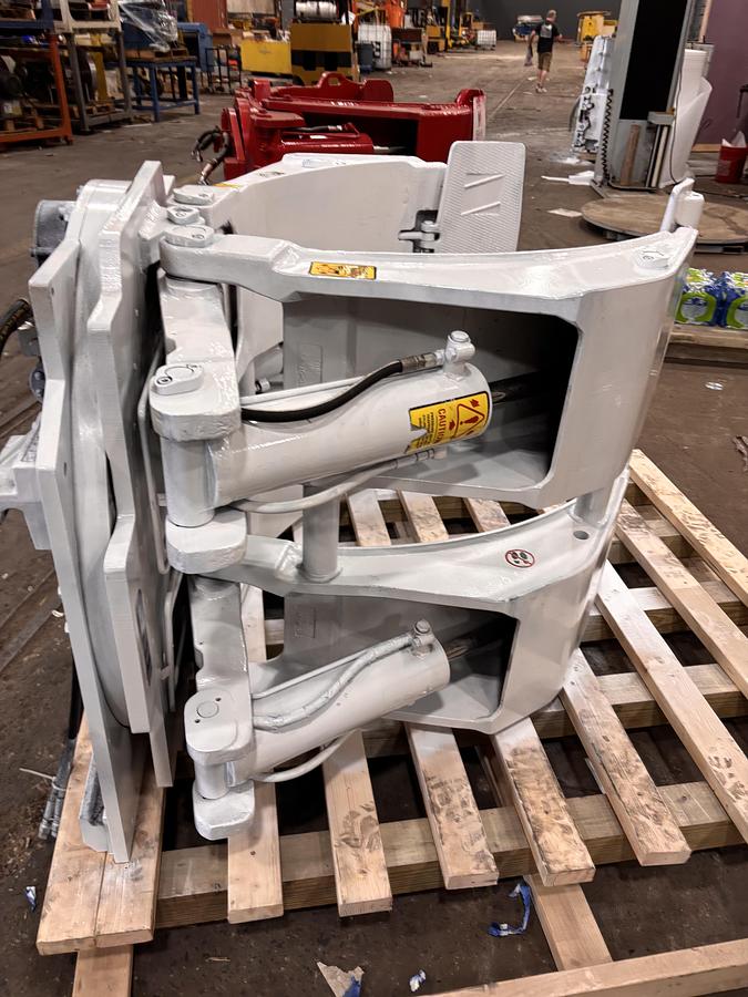 Used CASCADE MODEL 90F - RCS - 21C 60" DIA. ROLL CLAMP