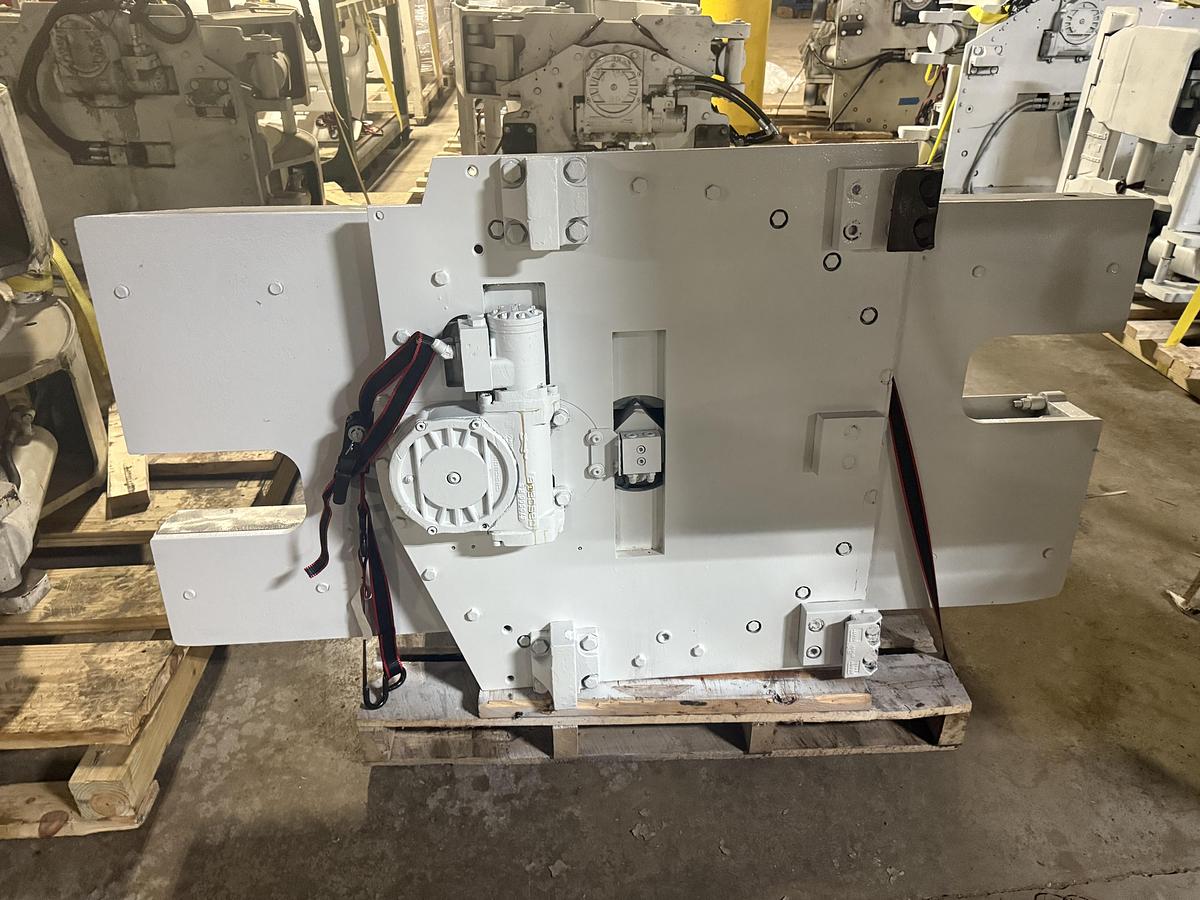 Used CASCADE BALE CLAMP ATTACHMENT CLASS III 