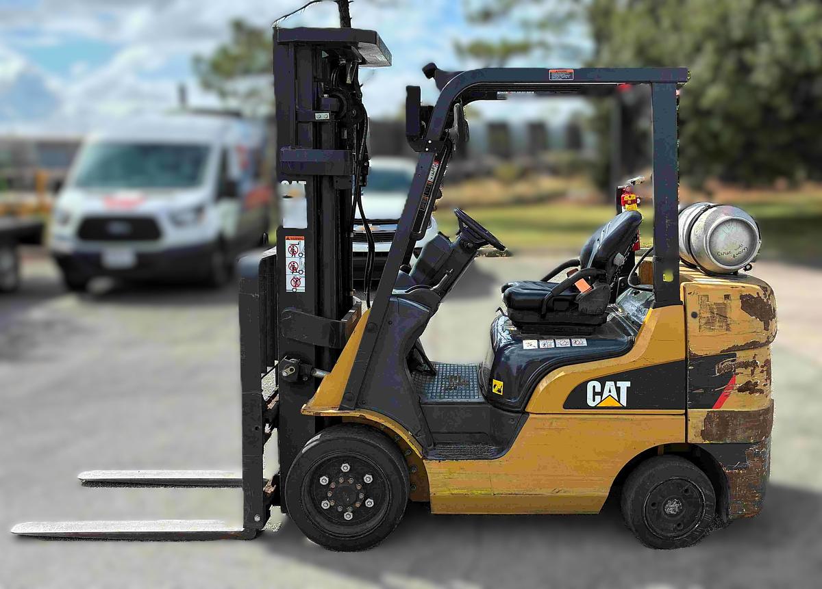 Used 6,000 LB CAT MODEL 2C6000 LH88"/RH200" MFG 2020