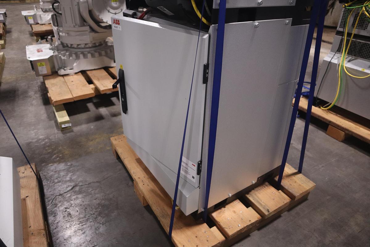 ABB MODEL IRB 6700-300/2.70 ROBOT 6-AXIS MANUFACTURED 2021