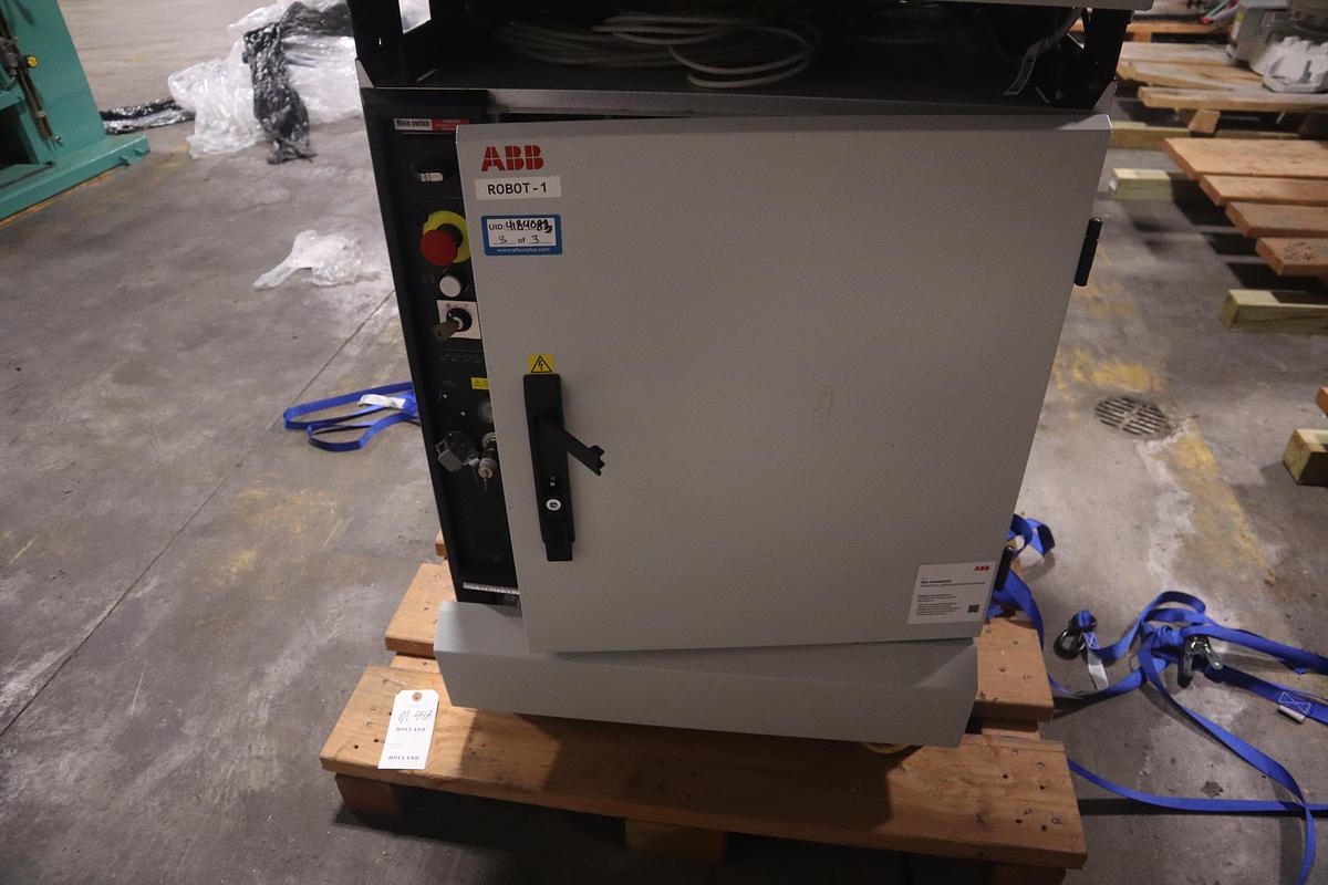 ABB MODEL IRB 6700-300/2.70 ROBOT 6-AXIS MANUFACTURED 2021