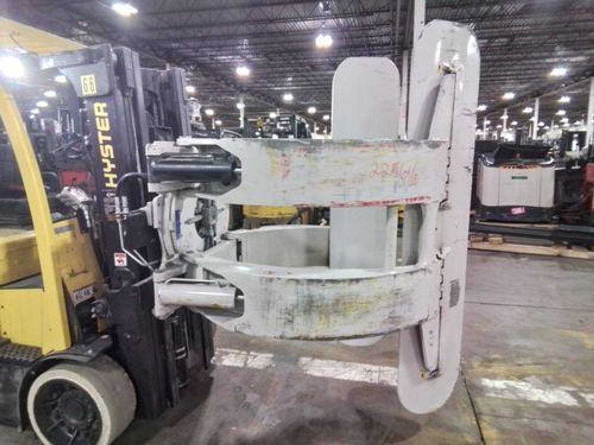 Used 72" CASCADE MODEL 33H-RTP-X005-211 CLASS III TISSUE ROLL CLAMP 