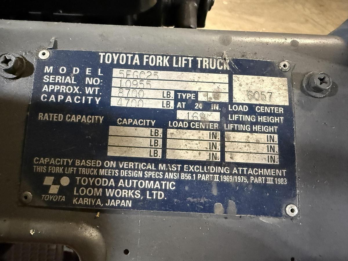 Used 5,000 POUND TOYOTA 5FGC25 FORKLIFT TRIPLE STAGE MAST