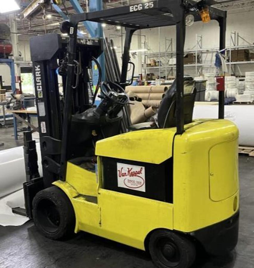 Used 5000 LB CLARK MODEL ECG25 ELECTRIC FORKLIFT