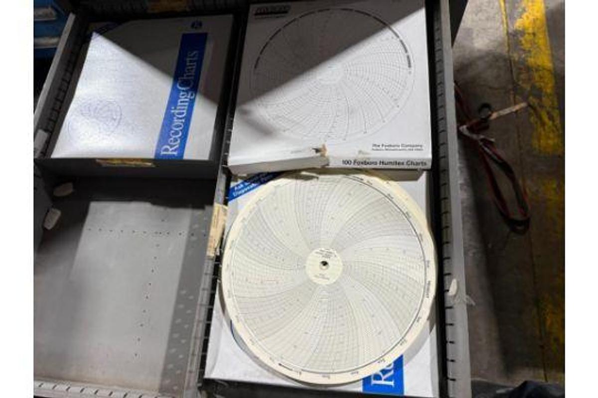 Used INDUSTRIAL 11 DRAWER TOO CABINET CONTENTS NOT INCLUDED