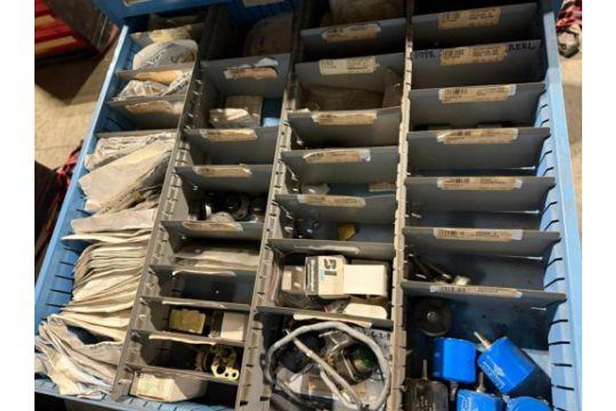 Used LYON 11 DRAWR TOOL CABINET CONTENTS NOT INCLUDED