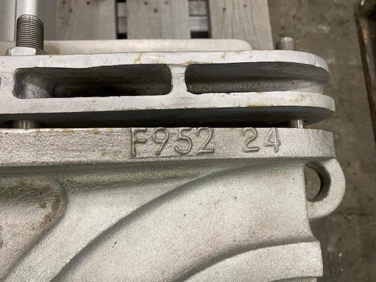 Used 24" EMERSON CLARKSON MANUAL STAINLESS STEEL KNIFE GATE VALVE (NEW SPARE)