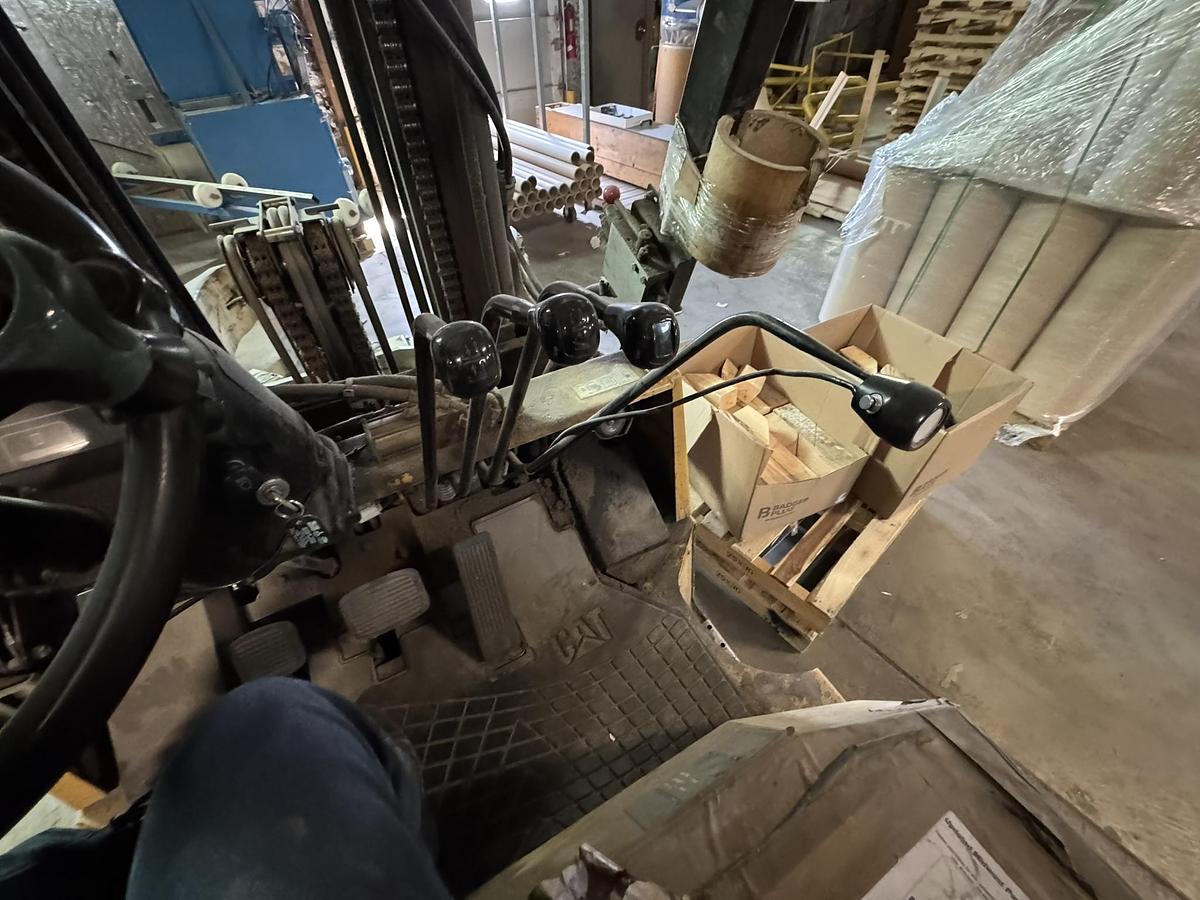 Used CATERPILLAR ROLL CLAMP TRUCK MODEL GC40KSTR WITH CASCADE CLAMP