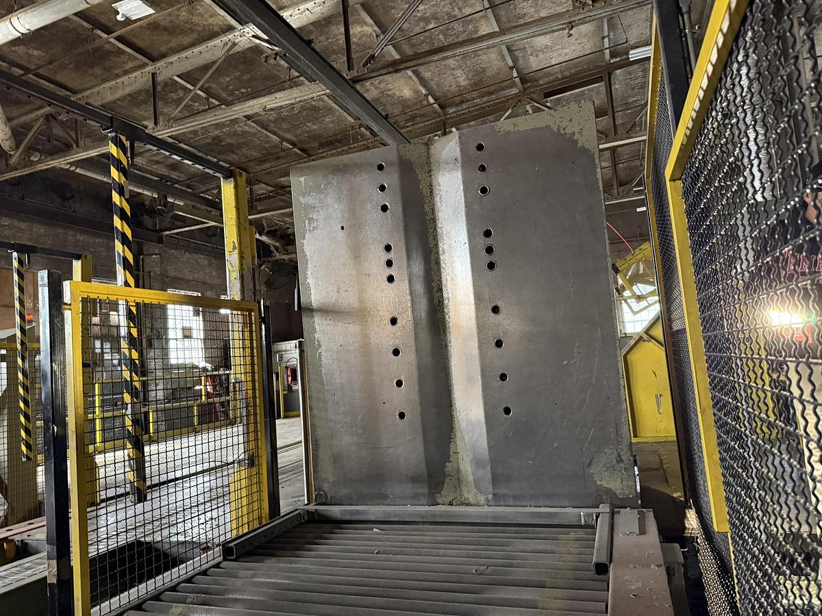 Used UPENDER 5,300 POUND CAPACITY