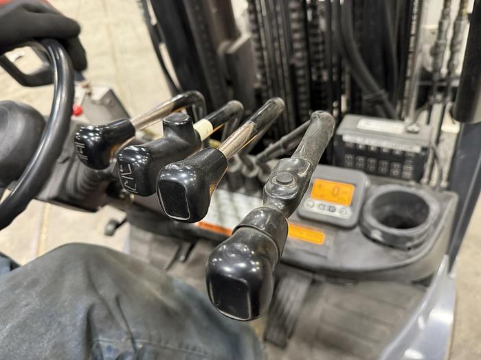 Used 6,500 POUND TOYOTA FORKLIFT PAPER ROLL CLAMP TRUCK W/ 84" CASCADE CLAMP