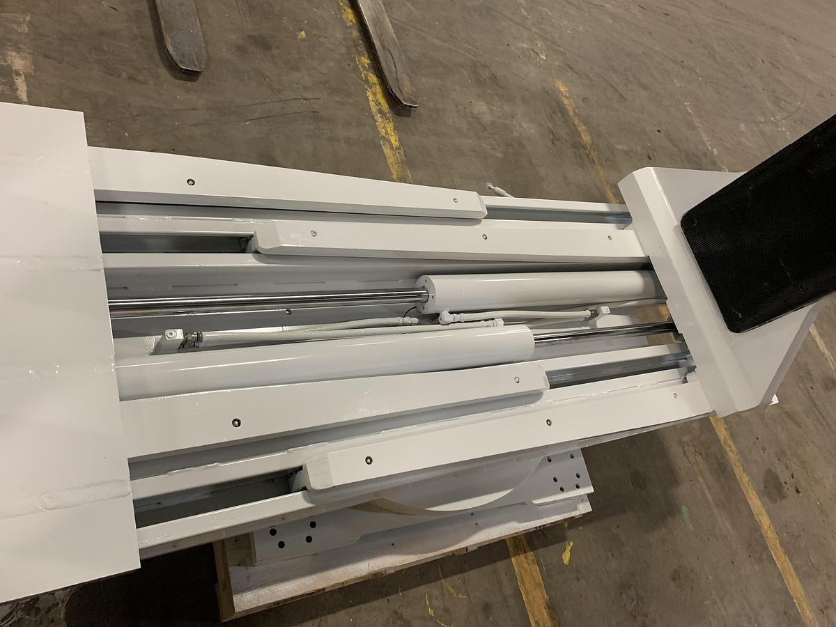 Used CASCADE BALE CLAMP ATTACHMENT (PREVIOUSLY ON 15,500 POUND FORKLIFT)