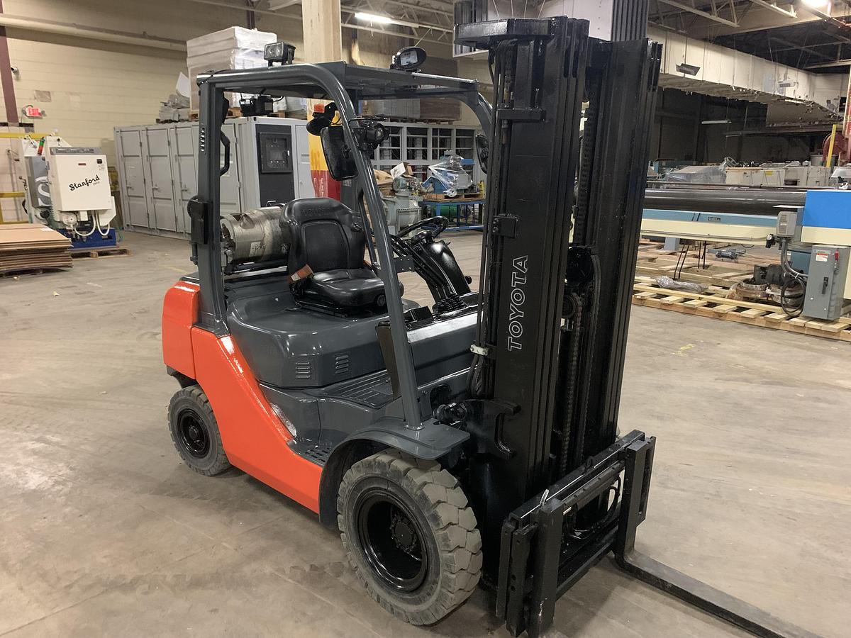 Used 5,000 lb. TOYOTA MDL 8FGU25  WITH SIDE SHIFT 2,100 HOURS 