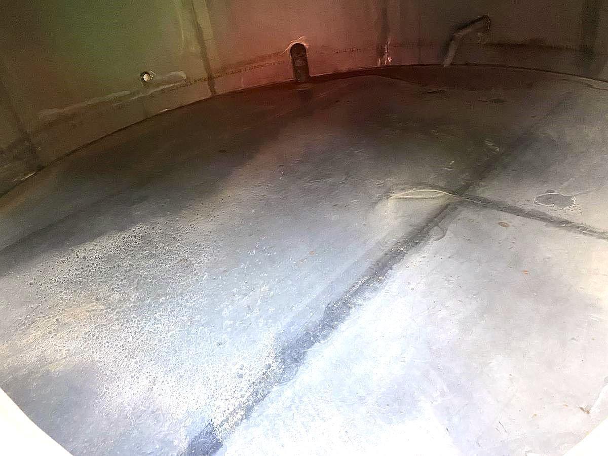 Used 10,557 GALLON STAINLESS STEEL VERTICAL TANK