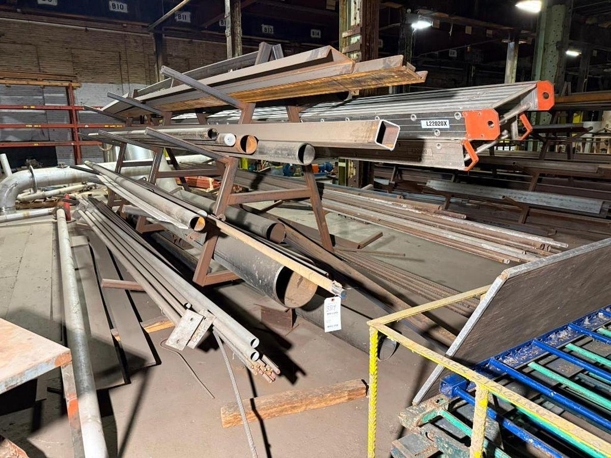 Used LARGE AMOUNT OF CAST, STAINLESS STEEL, ALUMINUM, GALVINIZED AND PVC PIPES