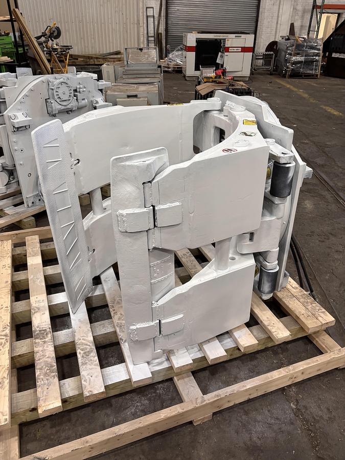 Used CASCADE MODEL 90F - RCS - 21C 60" DIA. ROLL CLAMP