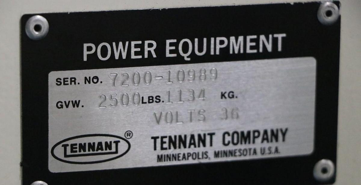 Used TENNANT MODEL 7200 INDUSTRIAL RIDER/SCRUBBER