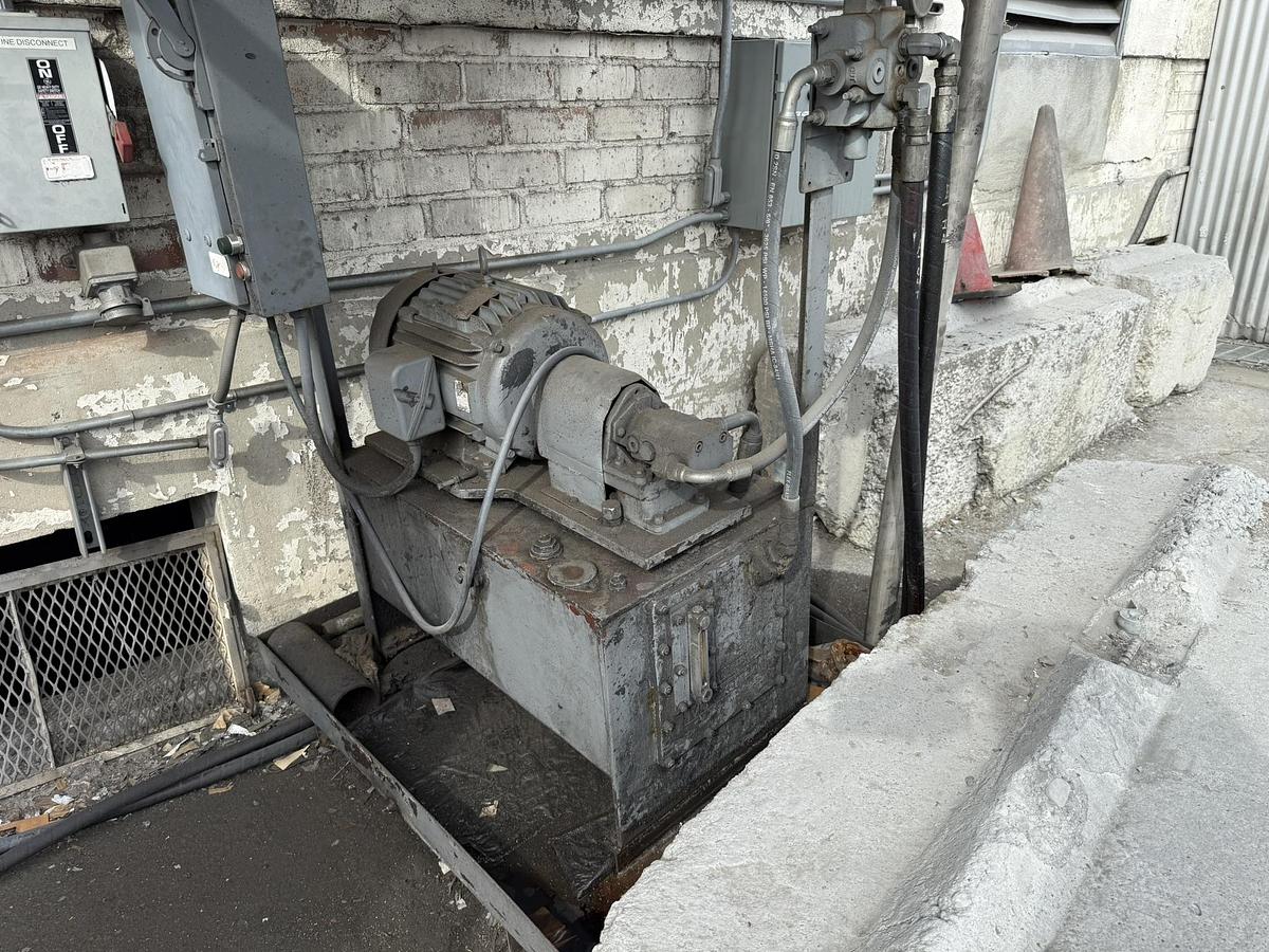 Used 60" WIDE BLACK CLAWSON ROLL SPLITTER 72" DIAMETER 